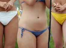 若い女の子にとっては絶対さけたいエッチなハプニング…濃すぎるマン毛が水着からはみ出しちゃう剛毛女子画像