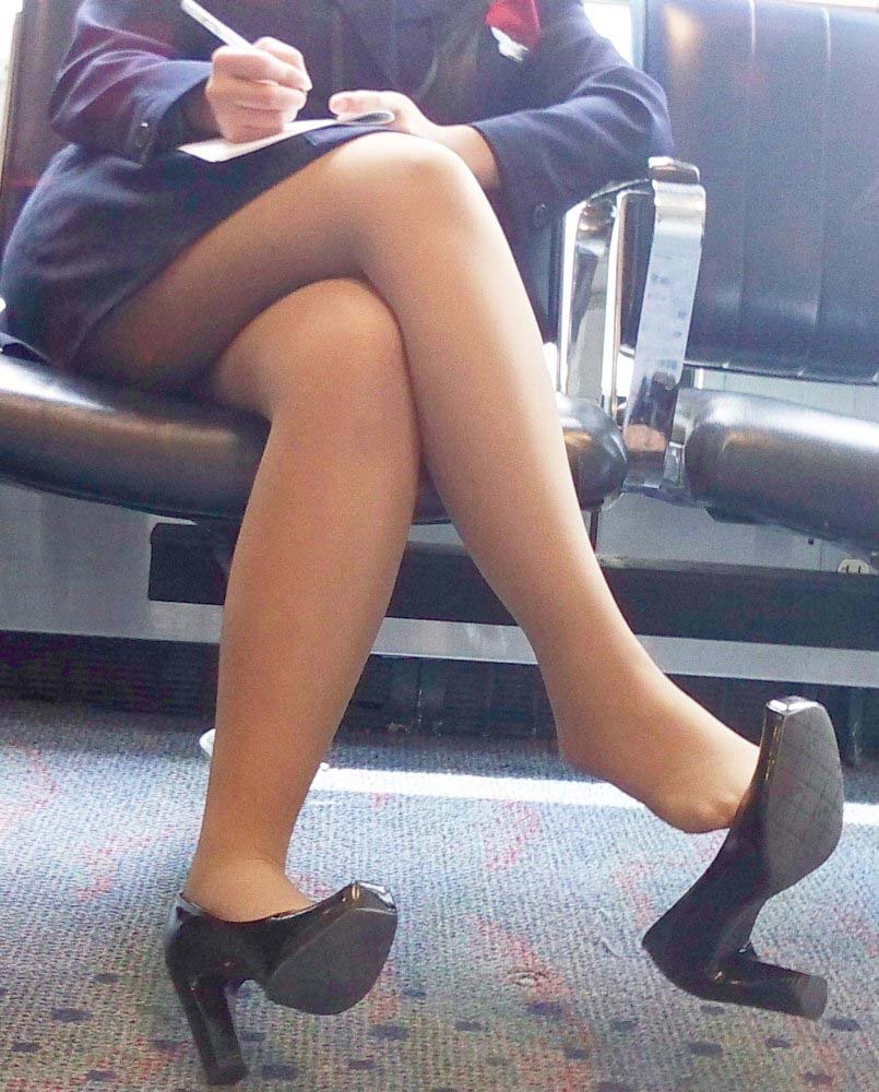 【OLフェチエロ画像】匂い嗅ぎてぇ~www理性が崩壊するほど興奮する!OLさんの脱ぎたてホヤホヤヒールの匂いを嗅ぎたくない? その5