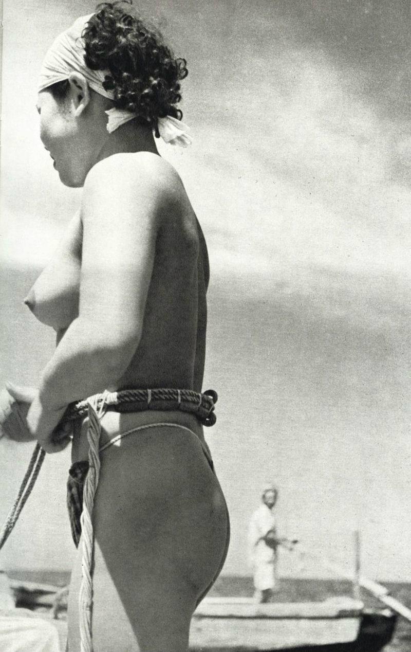 【海女さんエロ画像】昭和の海女さんすげーｗｗｗｗ哀愁漂う画像なのにおっぱいまる出しでワロタｗｗｗ その10