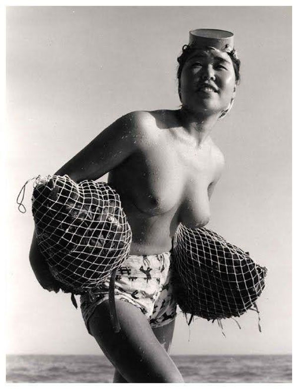 【海女さんエロ画像】昭和の海女さんすげーｗｗｗｗ哀愁漂う画像なのにおっぱいまる出しでワロタｗｗｗ その12