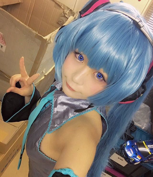 【コスプレイヤー自撮り画像】コスプレしてる私ってチョー可愛い♪って思ってそうな自撮り画像にメンヘラの狂気を感じるｗｗｗ その1
