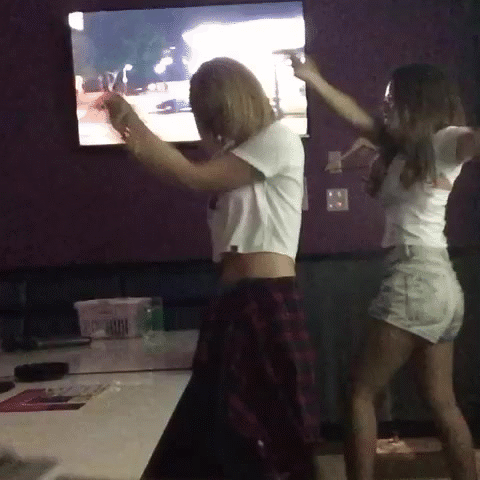 【女子会エロ画像】これがリア充女子の生態ｗｗｗ酔って騒いでお暴れ！カラオケBOXでの女子会がエロ過ぎるｗｗｗ その14