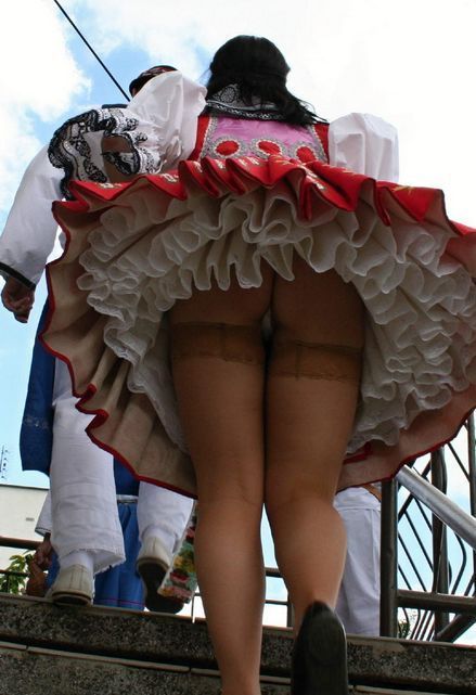 【コミケエロ画像】もはやトチ狂ってる…過激なコスプレでコミケに集合する痴女がコチラwwww その3