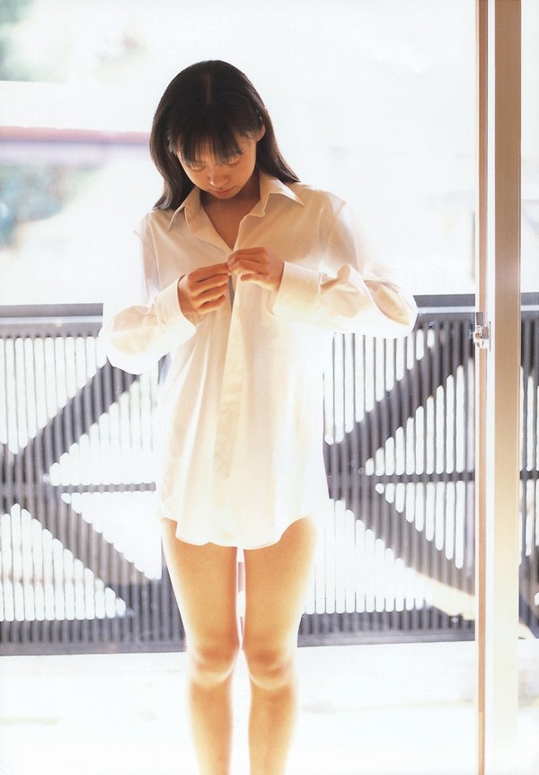 【Ｙシャツエロ画像】初めて彼女を家に泊めたら絶対して欲しい裸にＹシャツ1枚！！ その2