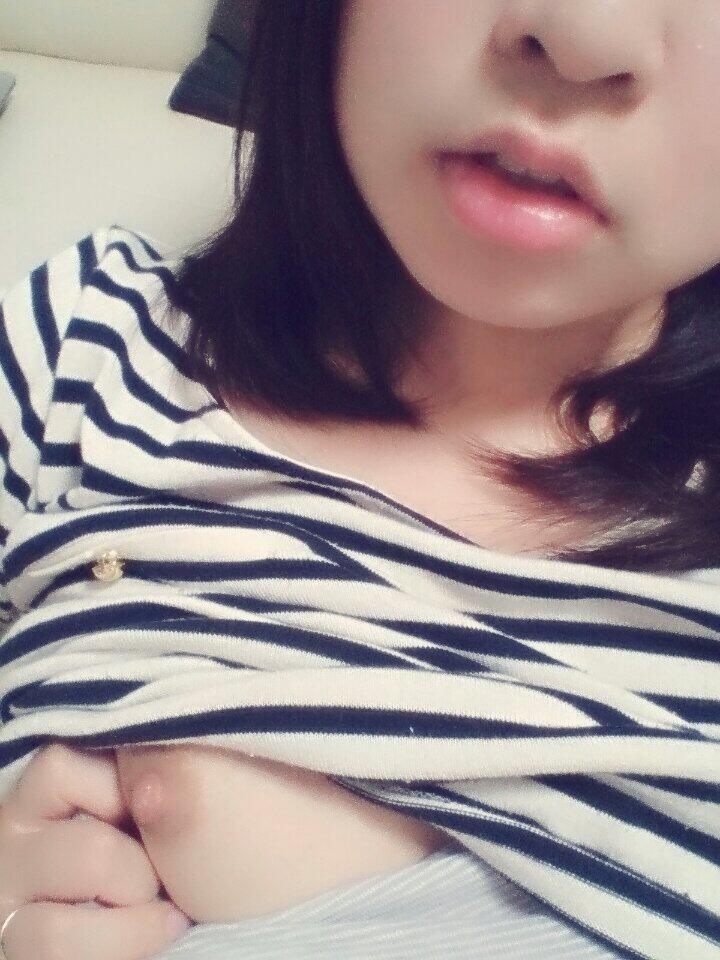 【自撮りエロ画像】可愛い乳首を全世界に配信する素人娘…自撮りおっぱいのエロ画像集めたったｗｗｗｗ その14