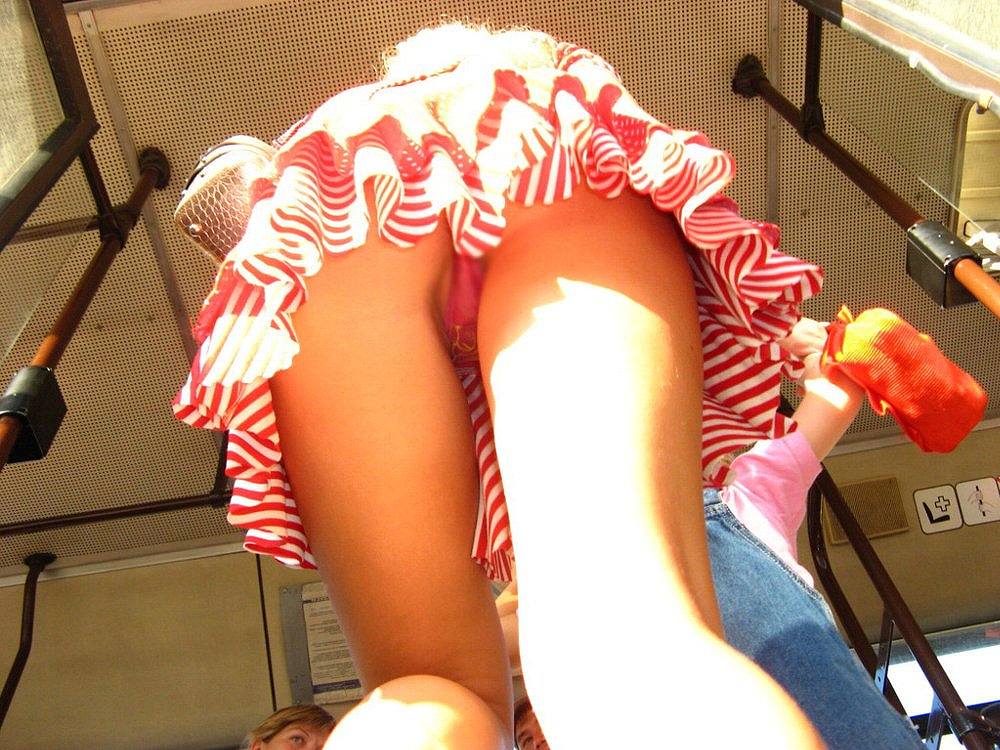 【子連れママエロ画像】産後の下半身がちょー卑猥!!こんな奥さんと不倫したくなる子連れママの街撮り盗撮画像 その11