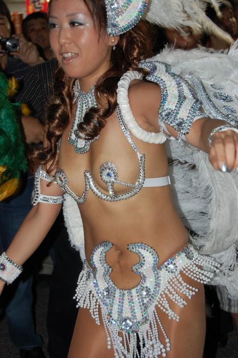 【サンバエロ画像】日本でサンバが人気な理由がエロ以外で見つからない…ポロリ寸前の過激な踊りが勃起不可避ｗｗｗ その1