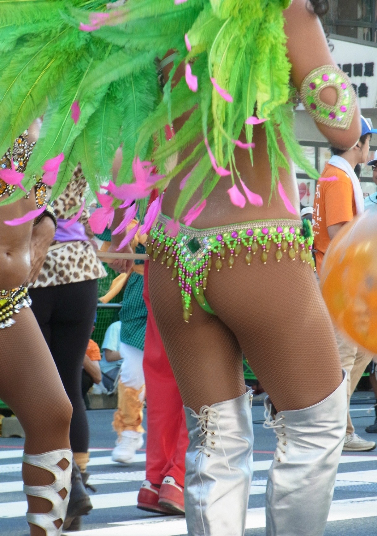 【サンバエロ画像】日本でサンバが人気な理由がエロ以外で見つからない…ポロリ寸前の過激な踊りが勃起不可避ｗｗｗ その3