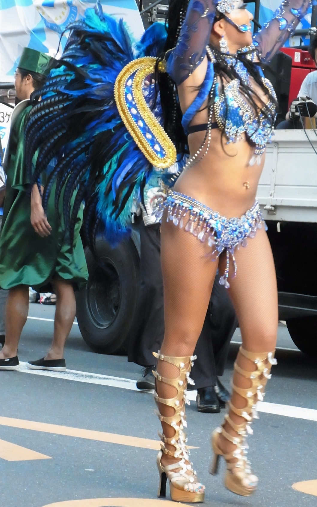 【サンバエロ画像】日本でサンバが人気な理由がエロ以外で見つからない…ポロリ寸前の過激な踊りが勃起不可避ｗｗｗ その6