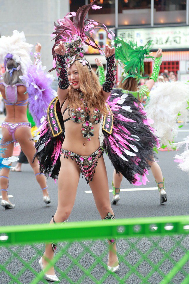 【サンバエロ画像】日本でサンバが人気な理由がエロ以外で見つからない…ポロリ寸前の過激な踊りが勃起不可避ｗｗｗ その10
