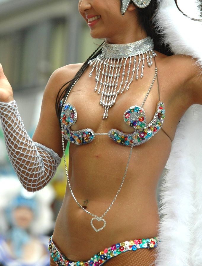 【サンバエロ画像】日本でサンバが人気な理由がエロ以外で見つからない…ポロリ寸前の過激な踊りが勃起不可避ｗｗｗ その13