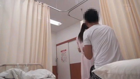 【エロGIF】入院患者さんにセクハラされる看護婦さんの姿がめっちゃ興奮するエロGIF画像 その10