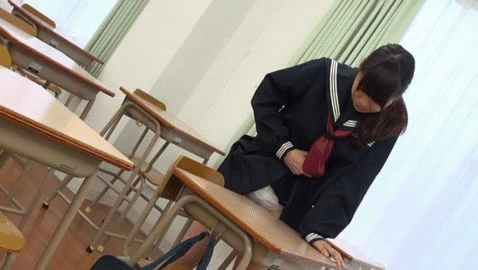【エロGIF】女子高生が片思いの同級生を想い腰をガクガク…教室の机にマンコ擦りつける角オナニーが卑猥すぎるwww その2