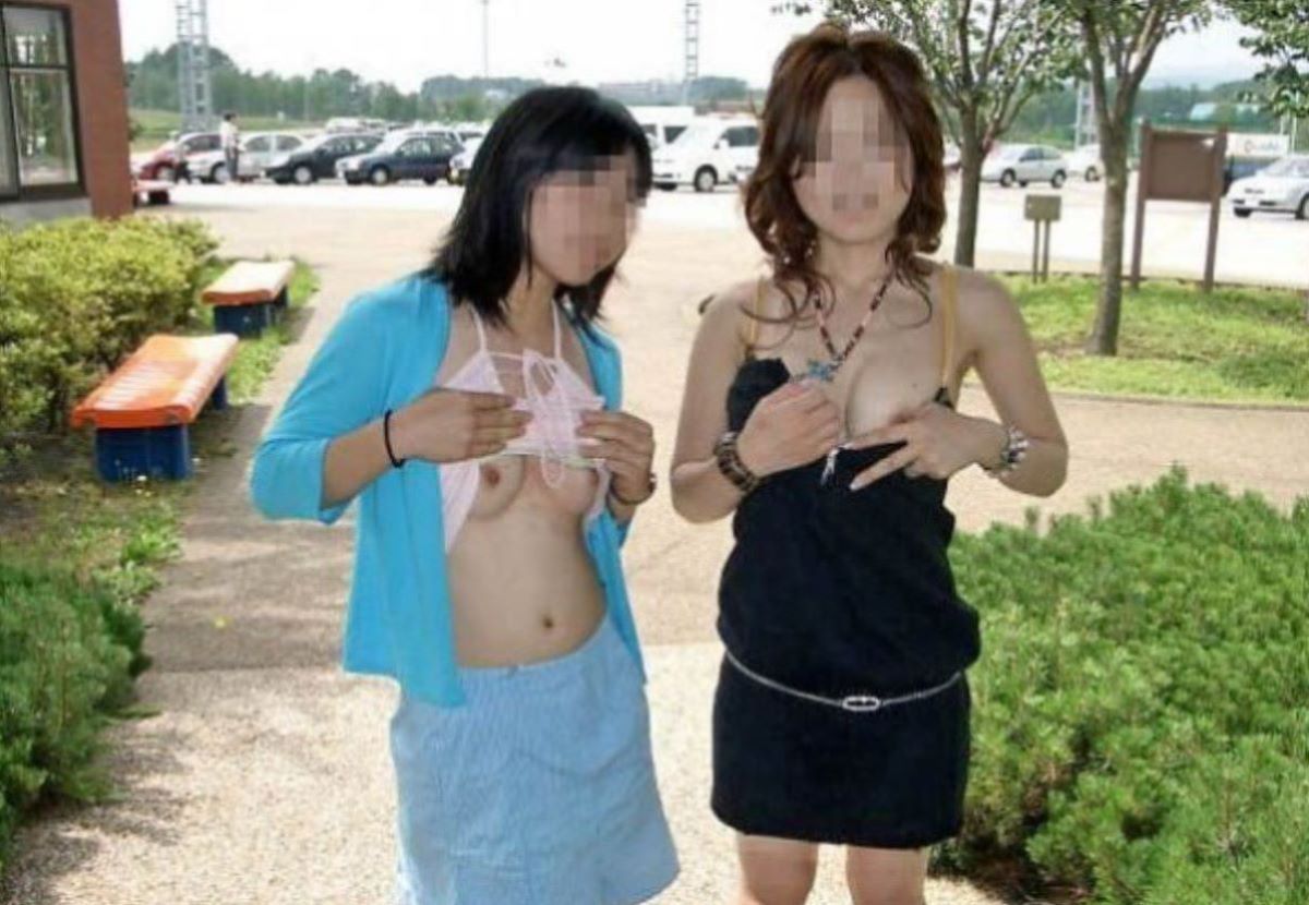 【野外露出エロ画像】素人なのにドン引きレベルの野外露出…なんの目的でここまで大胆に脱げるのか！？ その3