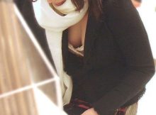 さりげなく見えるおっぱいの谷間が超いやらしい！街中で撮られた素人さんの胸チラエロ画像