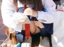 花も恥らう女子高生たちのパンチラに思わずテンションあがるエッチな街撮り画像
