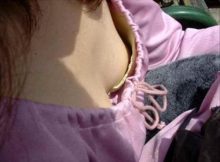 女性のゆる～い胸元がエロ過ぎてついみいっちゃう…誰もがガン見する素人の胸チラエロ画像