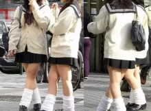 ミニスカに大きめのカーディガン着た女子高生って可愛い…大人びた色気を放つ女の子の街撮りエロ画像