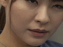 電車の中ででオナ○ーしてる女がヤバすぎ…見ていたサラリーマンを逆レ●プする痴女GIF画像